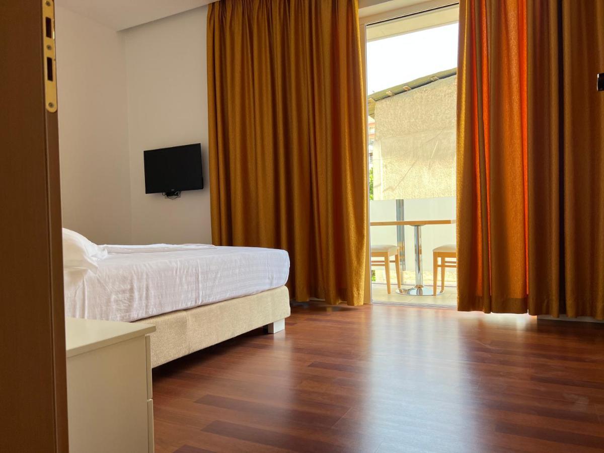 3B Suites Boutique Hotel Sarande Bagian luar foto