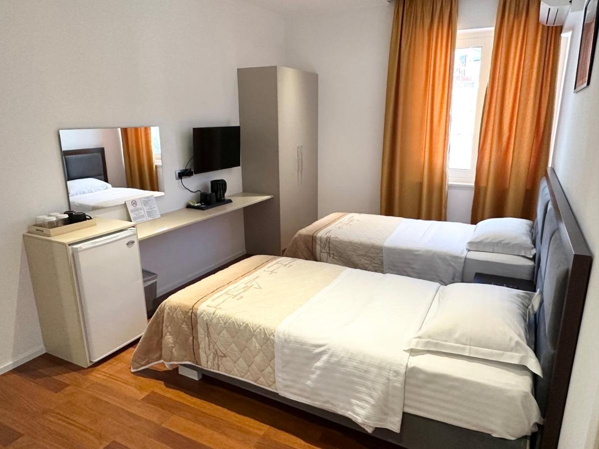 3B Suites Boutique Hotel Sarande Bagian luar foto