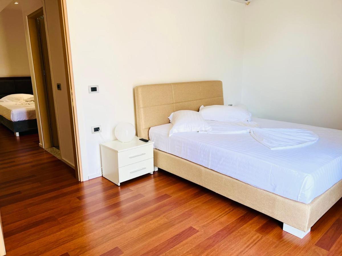 3B Suites Boutique Hotel Sarande Bagian luar foto