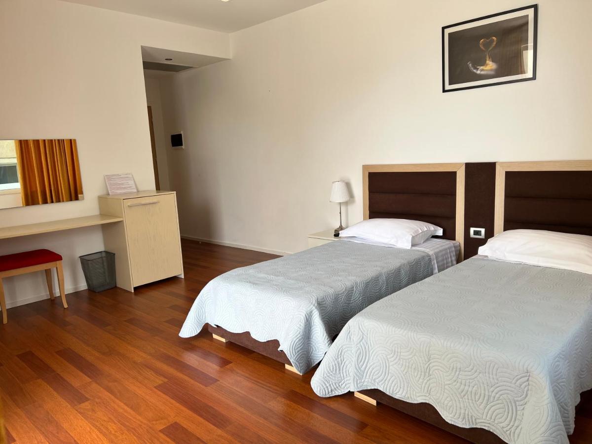 3B Suites Boutique Hotel Sarande Bagian luar foto