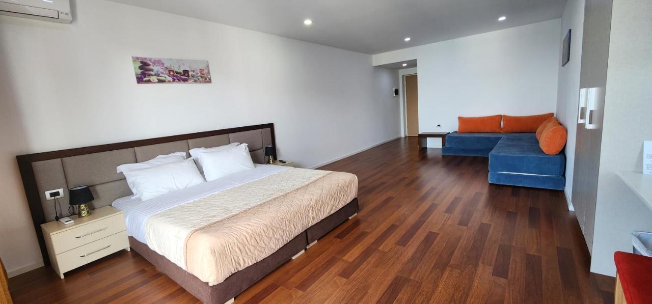 3B Suites Boutique Hotel Sarande Bagian luar foto