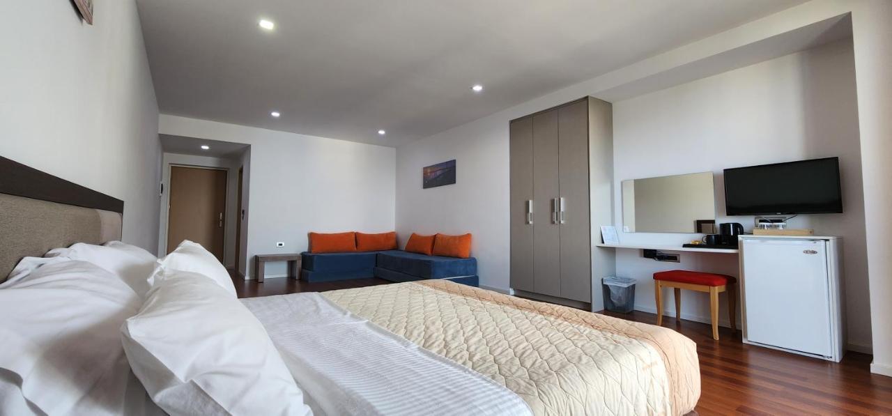 3B Suites Boutique Hotel Sarande Bagian luar foto