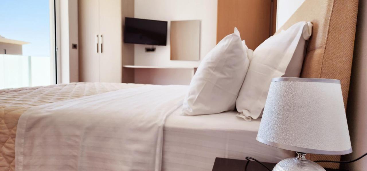 3B Suites Boutique Hotel Sarande Bagian luar foto