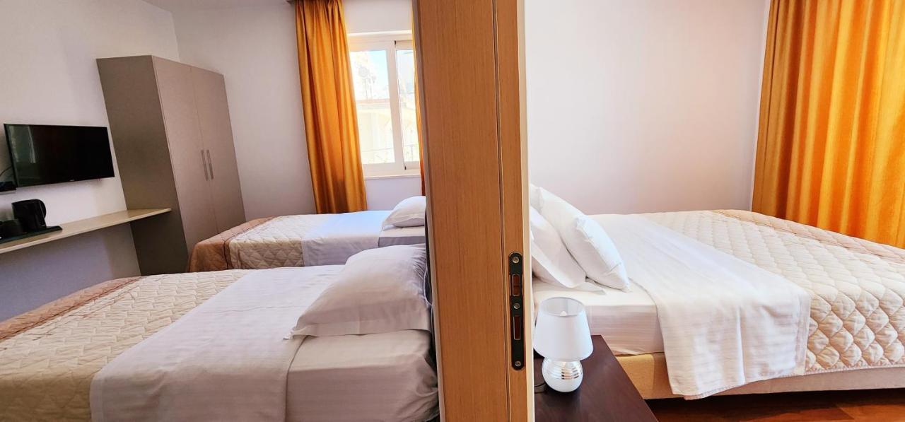 3B Suites Boutique Hotel Sarande Bagian luar foto