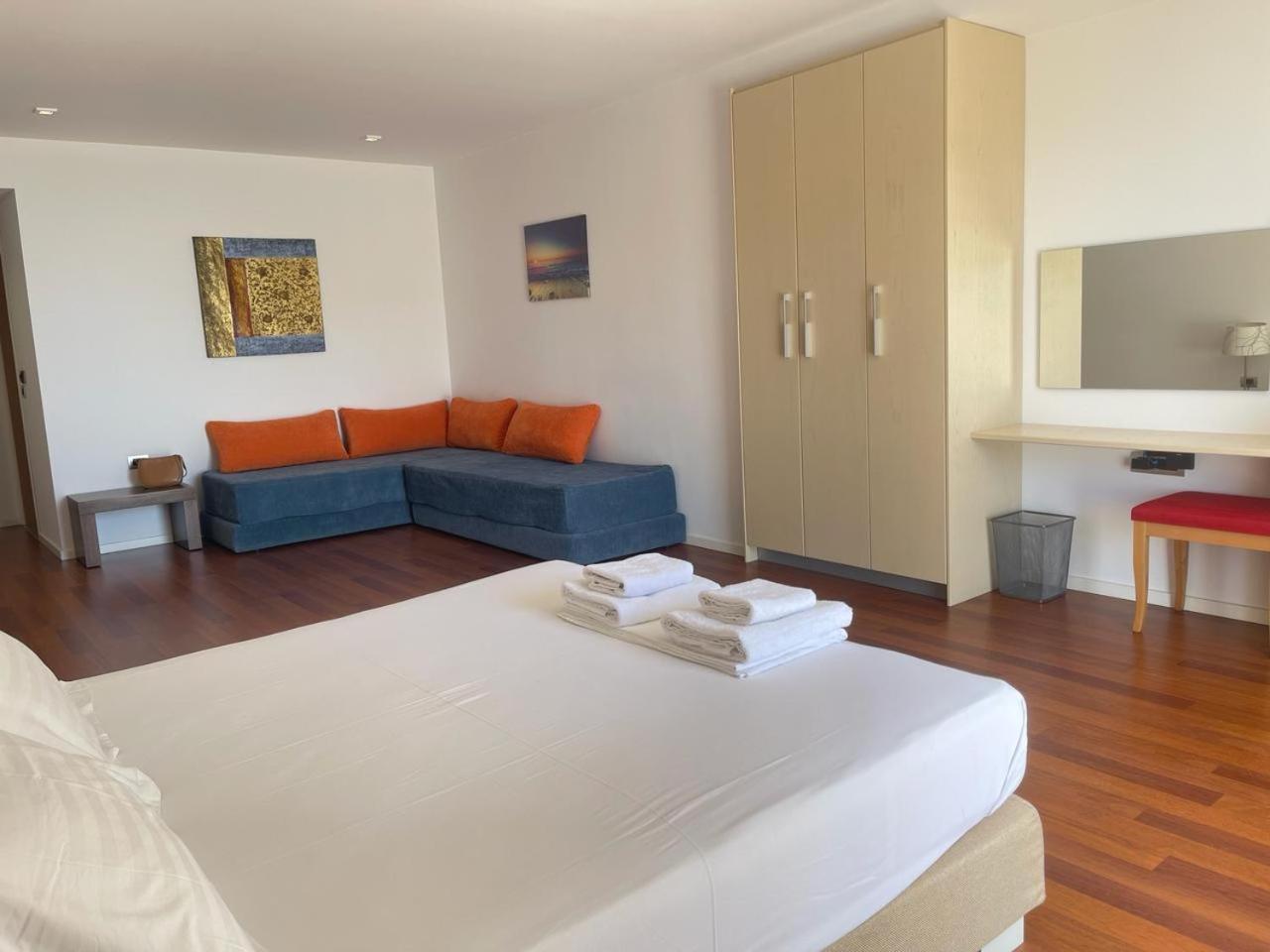 3B Suites Boutique Hotel Sarande Bagian luar foto